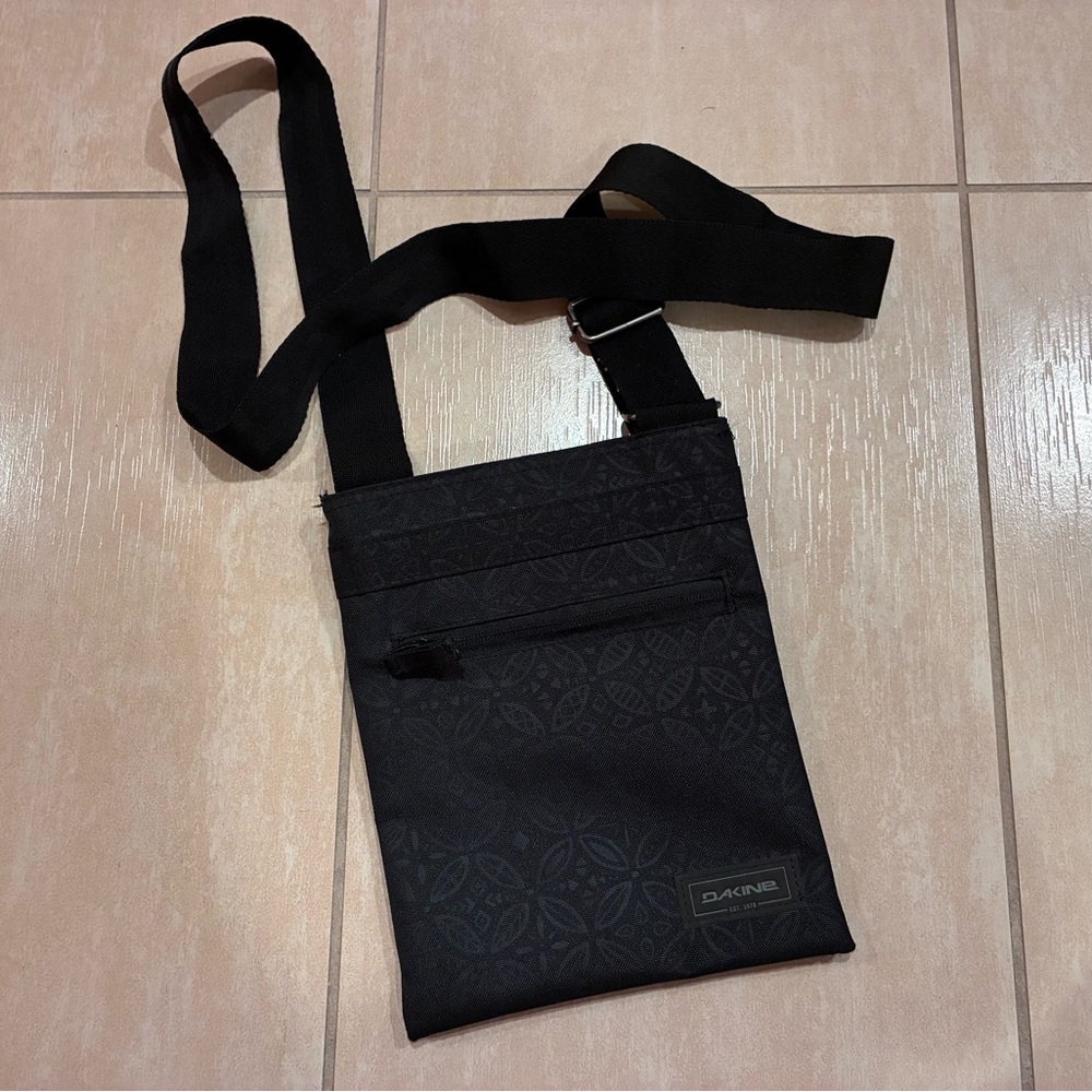 Dakine Black Patterned Messenger Bag. Used.